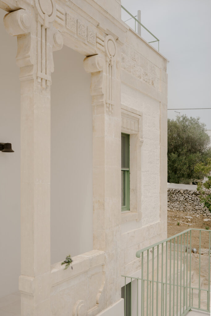 Villa HA dettaglio facciata pietra decoro liberty architettura interior design Ostuni - Studio archRodio