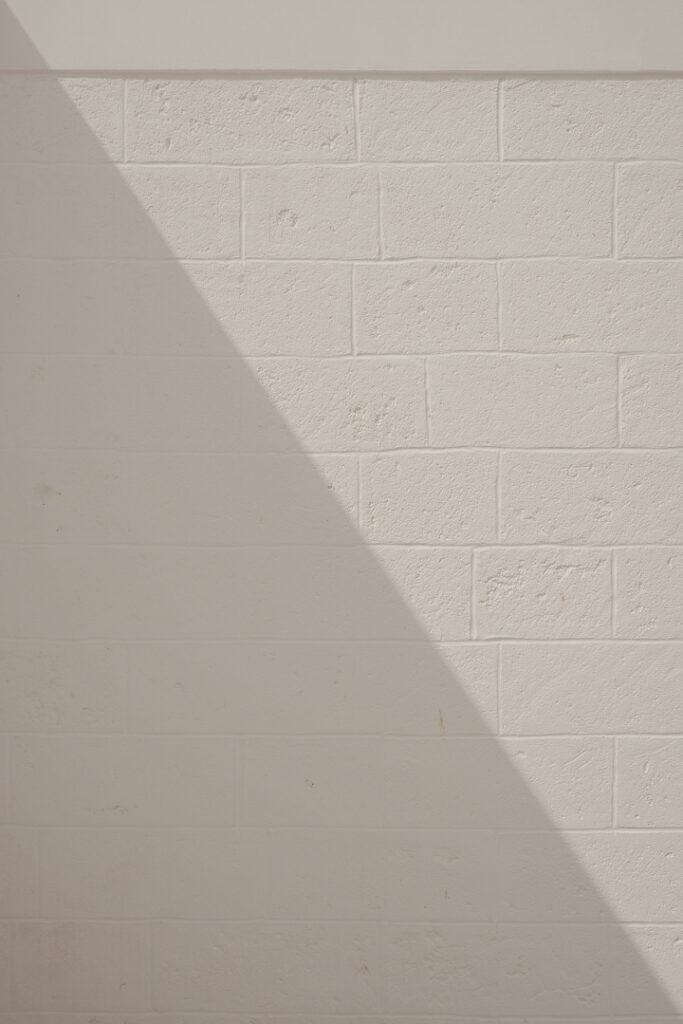 Villa HA dettaglio luce ombra calce muro architettura interior design Ostuni - Studio archRodio