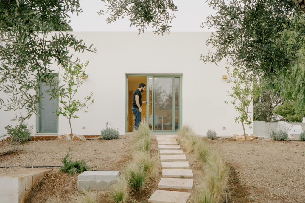 Casa WO prospetto e giardino Ostuni - Studio archRodio