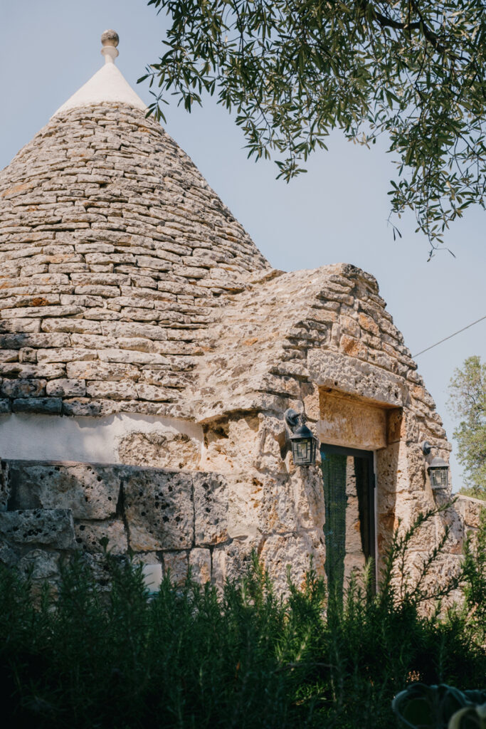 Trullo DC esterni luce ombra pietra arredo interior design architettura Ostuni - Studio archRodio