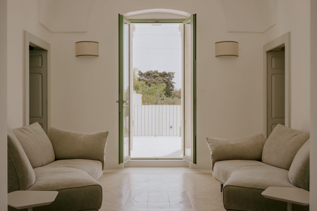 Villa HA dettaglio luce pavimenti resina divani edra architettura interior design Ostuni - Studio archRodio