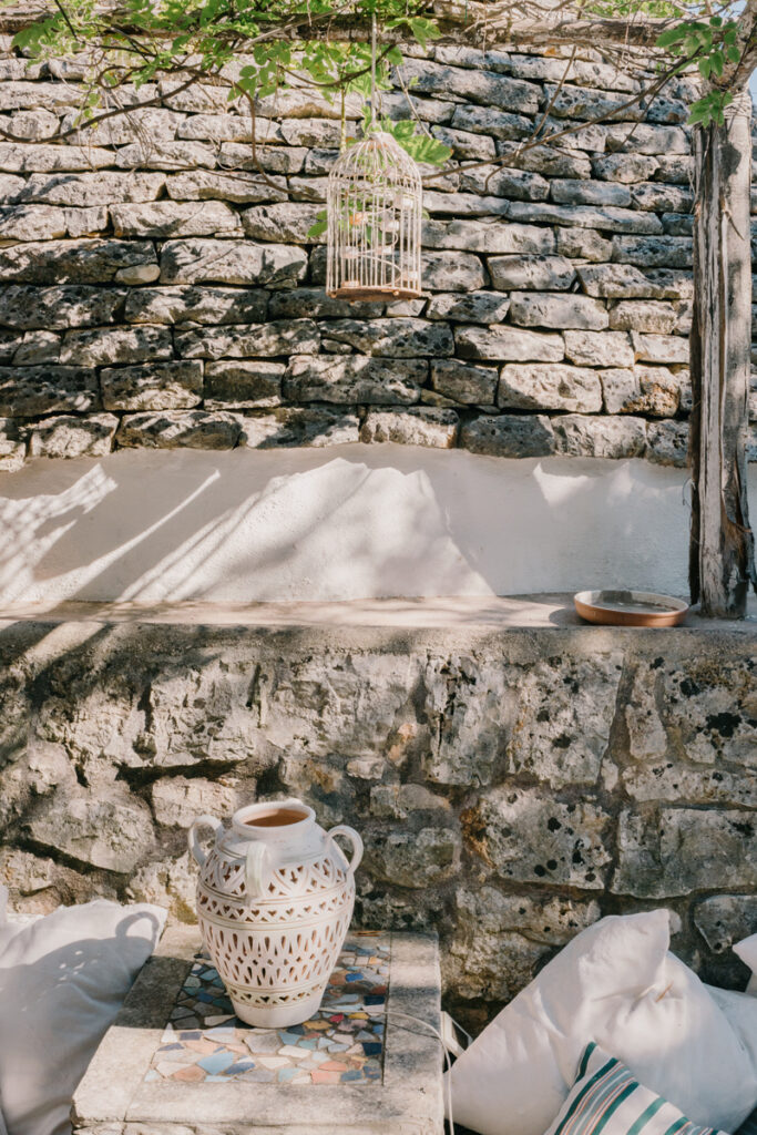 Trullo DC esterni luce ombra pietra arredo interior design architettura Ostuni - Studio archRodio