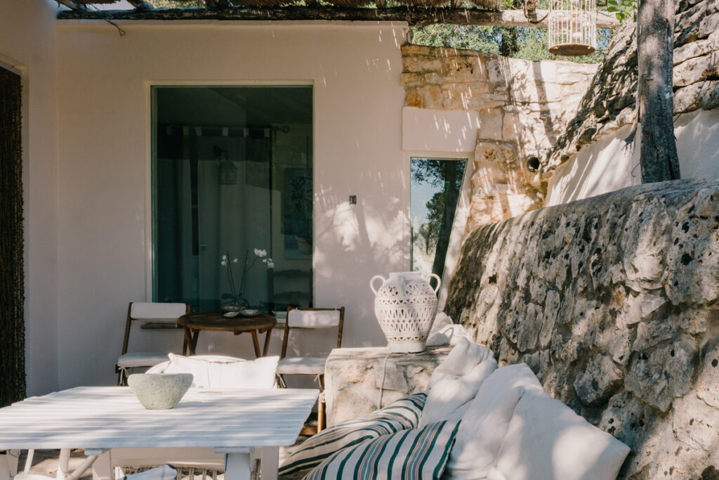 Trullo DC esterni luce ombra arredo interior design architettura Ostuni - Studio archRodio