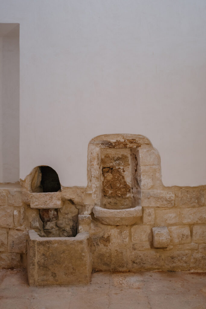 Museo delle civiltà preclassiche dettagli pietra acqua interior design Ostuni - Studio archRodio