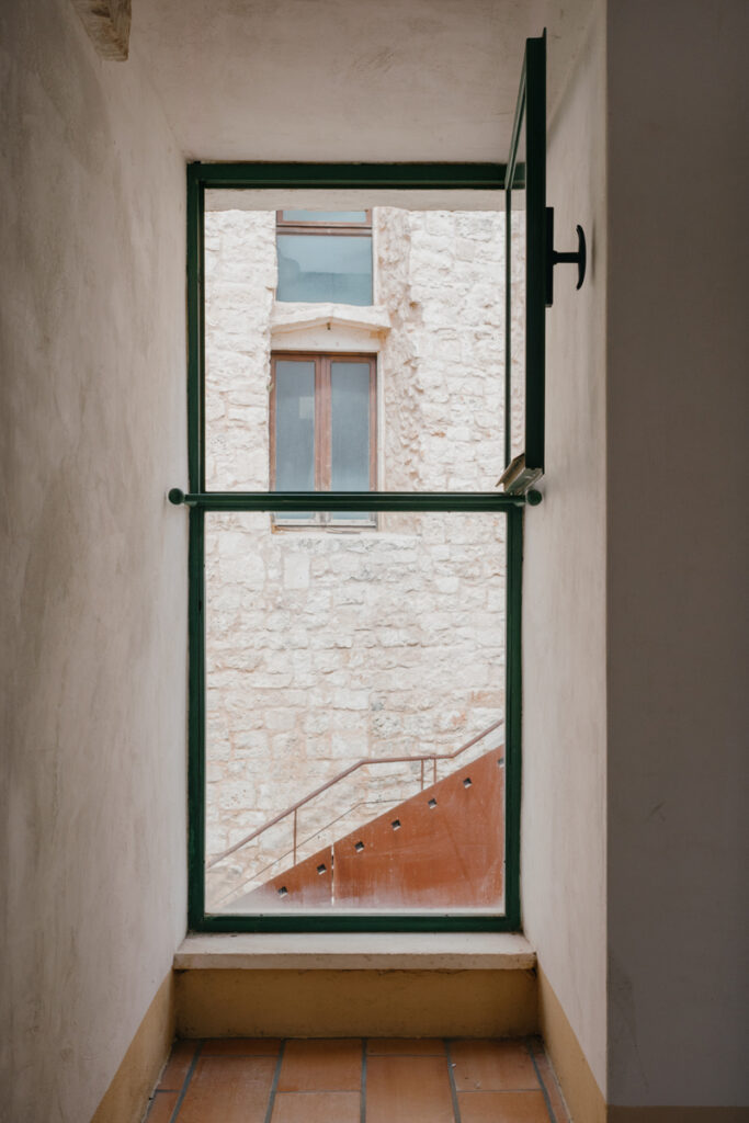 Museo delle civiltà preclassiche finestra ferro interior design Ostuni - Studio archRodio