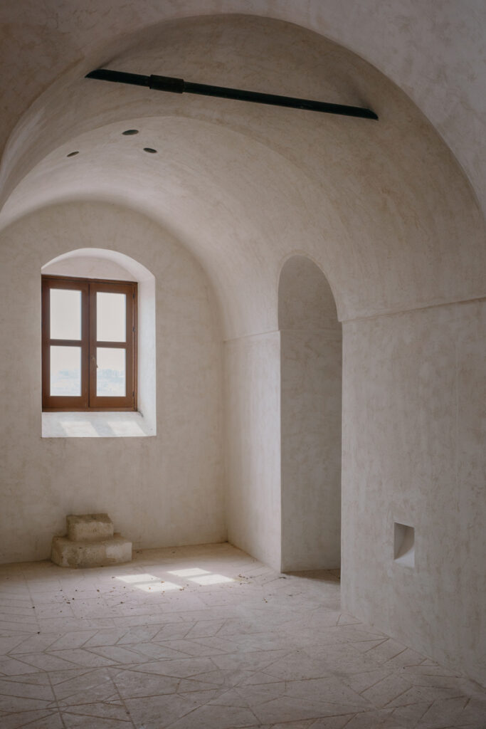 Museo delle civiltà preclassiche luce ombra archi volta sala interior design Ostuni - Studio archRodio