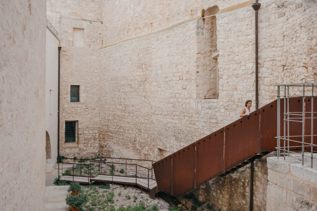 Museo delle civiltà preclassiche corte scala passerella corten pietra interior design Ostuni - Studio archRodio