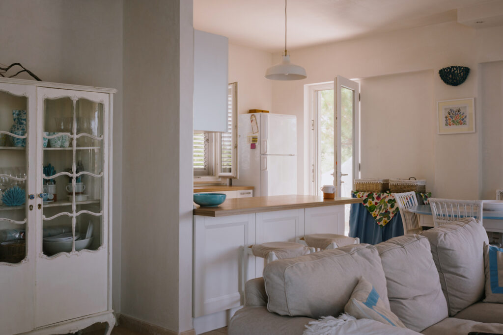 Villa M soggiorno cucina arredi interior design Rosa Marina Ostuni - Studio archRodio