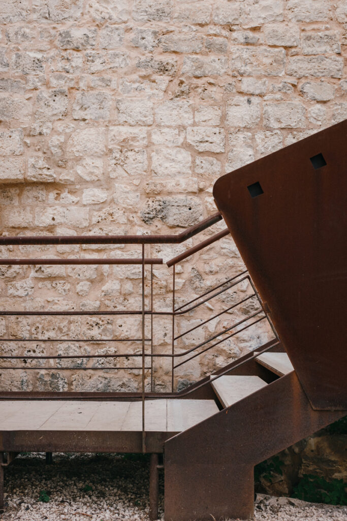 Museo delle civiltà preclassiche corte scala corten pietra interior design Ostuni - Studio archRodio