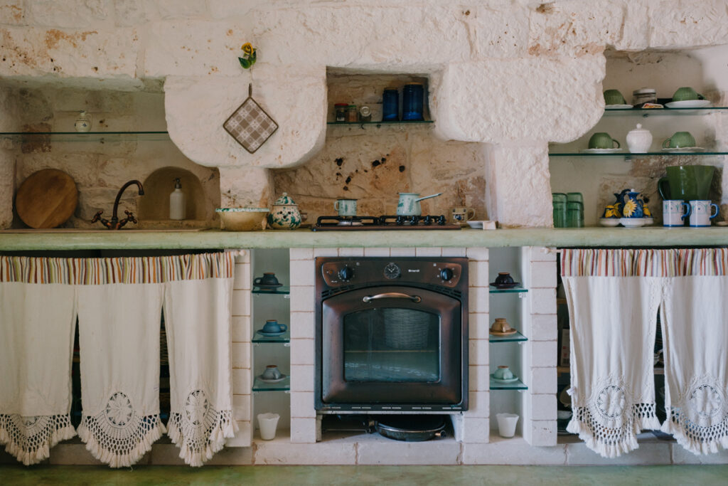 Trullo DC cucina dettagli arredi pietra interior design architettura Ostuni - Studio archRodio