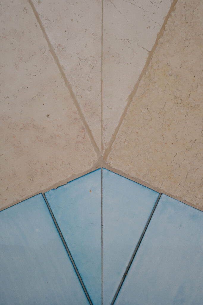 Villa M dettagli pavimentazione pietra interior design Rosa Marina Ostuni - Studio archRodio