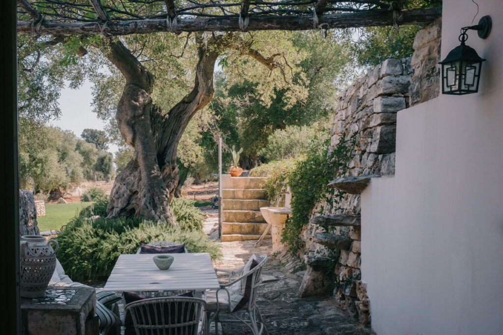 Trullo DC esterni giardino pietra tradizione ombra interior design architettura Ostuni - Studio archRodio