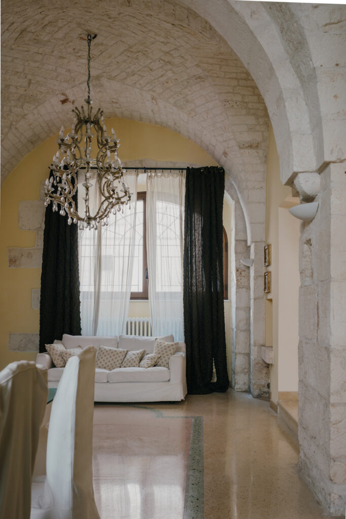 Palazzo TD soggiorno arredo volte a stella pietra interior design architettura Ostuni - Studio archRodio