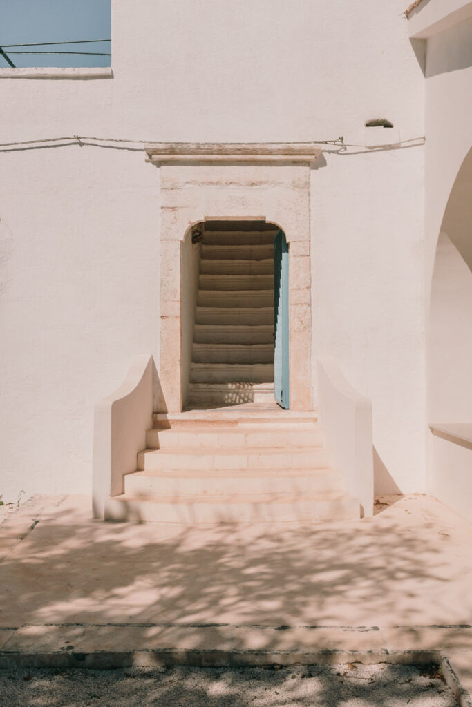 Masseria Cantrapa ingresso scala pietra portale interior design architettura Ostuni - Studio archRodio