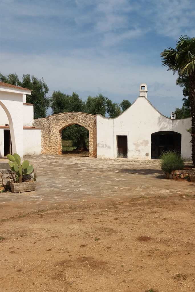 Masseria Cantrapa prospetto pre lavori interior design Ostuni - Studio archRodio