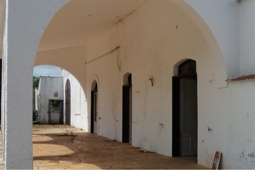 Masseria Cantrapa veranda pre lavori esterni archi interior design Ostuni - Studio archRodio